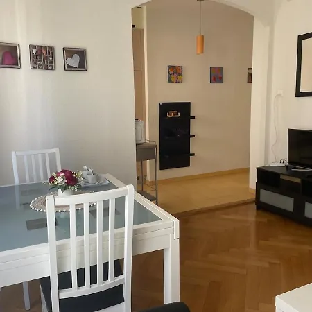 Appartement A Few Minutes' Walk To Train Station